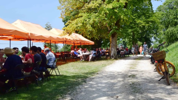 Marché de producteurs à Soumensac un dimanche été 2026